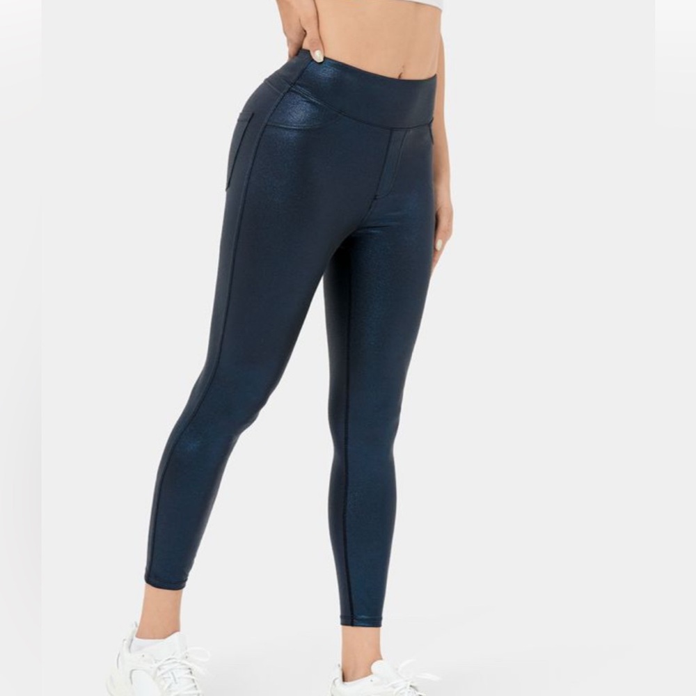 Shiny black leggings
